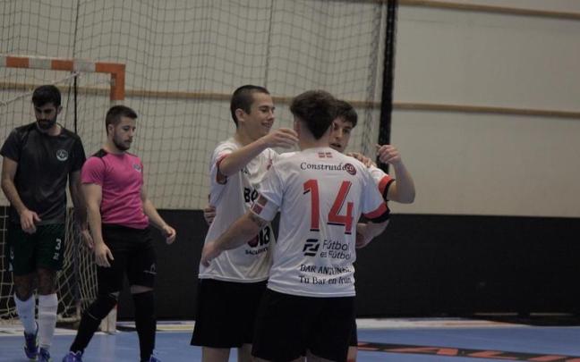 Foto de varios jugadores del Irun Futsal durante uno de los últimos partidos de la temporada.