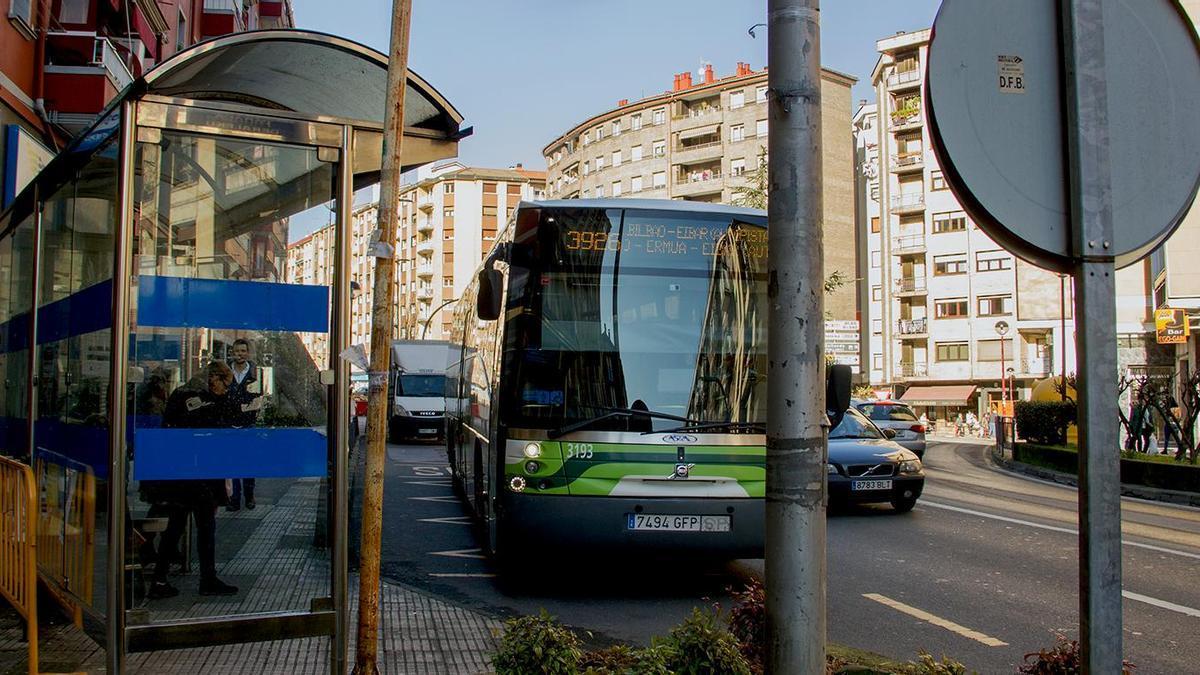 La propuesta busca garantizar plazas suficientes para los usuarios de Bizkaibus.