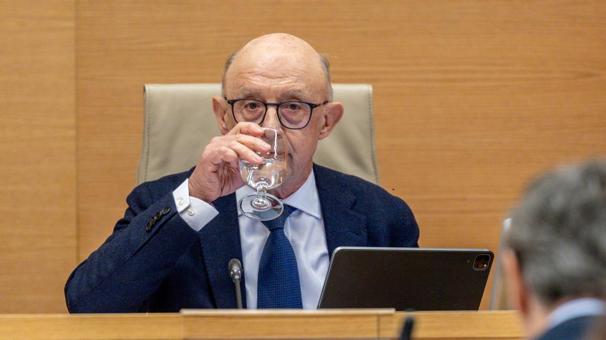 El exministro de Hacienda y Función Pública, Cristóbal Montoro, comparece ante la comisión de Investigación sobre la denominada ‘Operación Catalunya’.