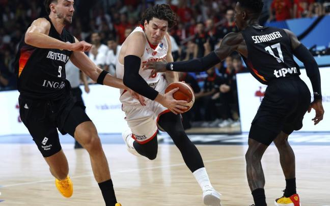 Un momento de la final del Eurobasket entre Turquía y Alemania
