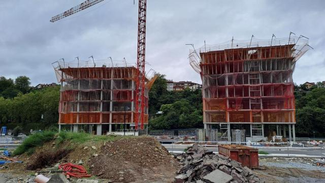 Dos bloques de viviendas en construcción