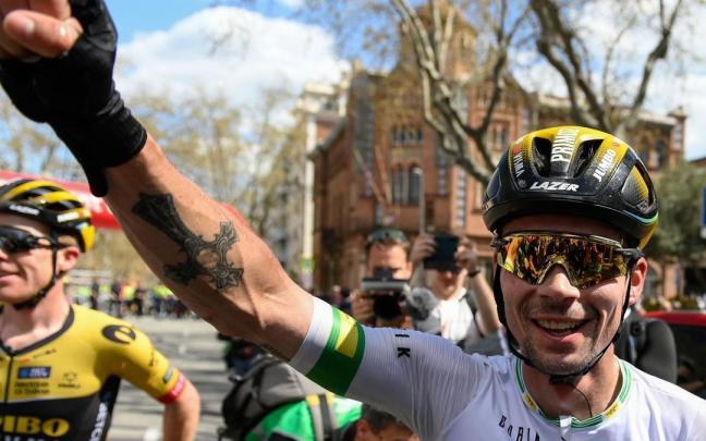Roglic celebra su victoria en la Volta.