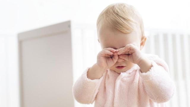 Visión borrosa, dolor, fotosensibilidad y enrojecimiento son algunos síntomas.