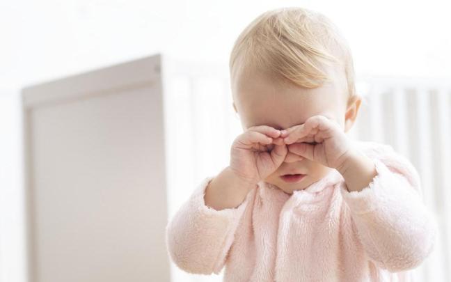 Visión borrosa, dolor, fotosensibilidad y enrojecimiento son algunos síntomas.