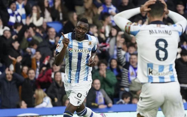 El golazo de Sadiq ante el Sevilla, en imágenes. / RUBEN PLAZA