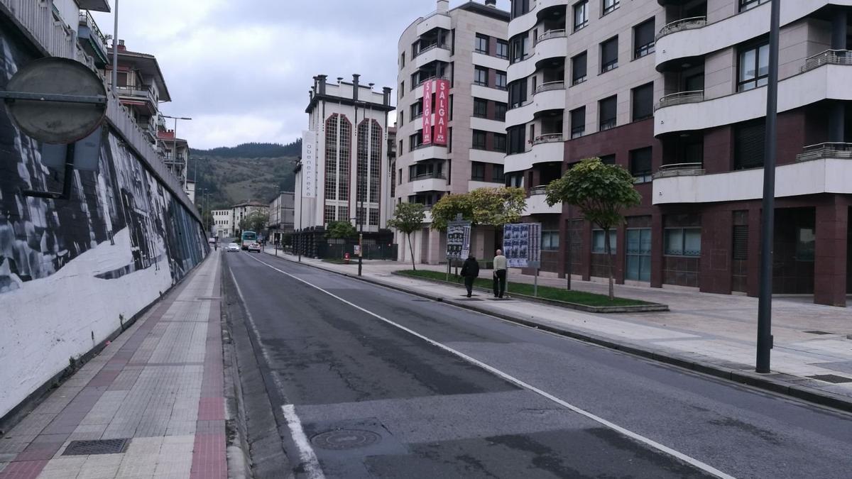 A la derecha el desarrollo residencial que ha experimentado la avenida Gipuzkoa.