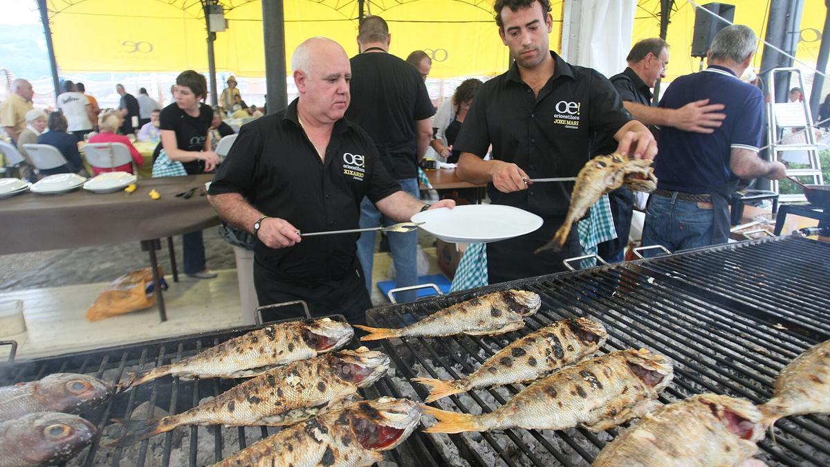 Besugo a la parrilla en una edición anterior del Bisigu Eguna de Orio.
