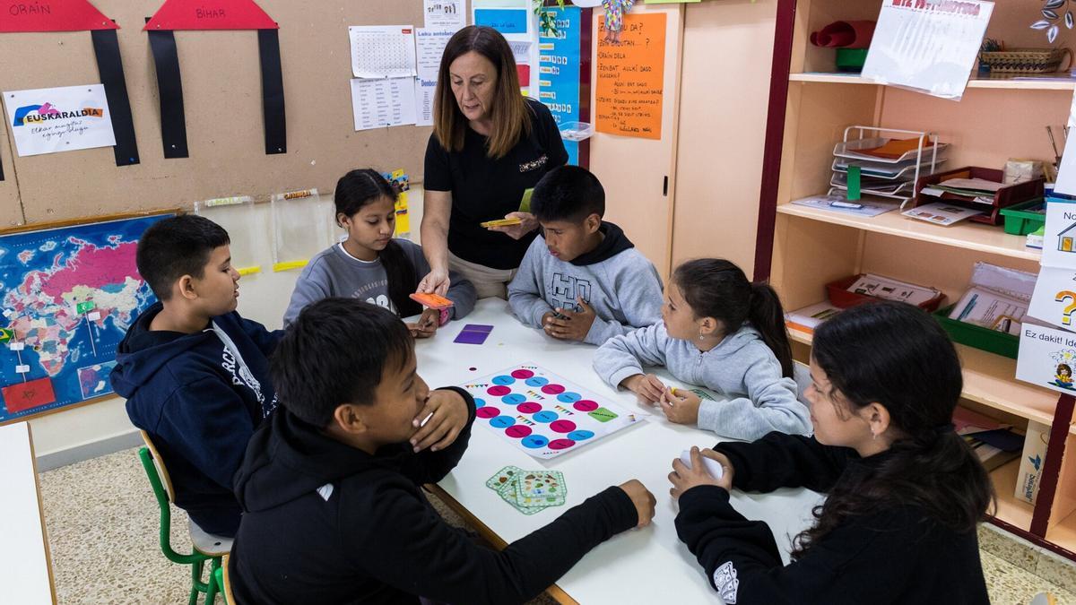 Reportaje sobre el programa de apoyo al alumnado migrante en la educación.