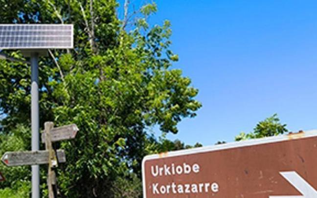 La octava farola se hs instalado en el cruce de Urkiobe, un punto clave que conecta con Altamira, Axpe y Bermeo
