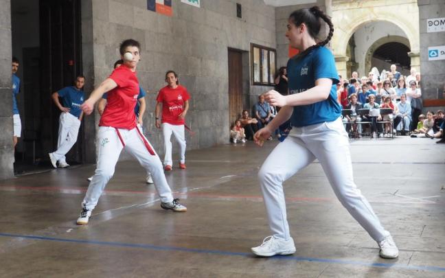 La pelota femenina volverá a jugar una papel destacado en el Pilotari Eguna.