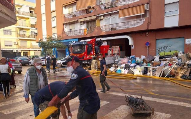 Voluntarios vascos trabajan en las localidades valencianas afectadas por la dana. / Irekia Voluntarios vascos trabajan en las localidades valencianas afectadas por la dana.
