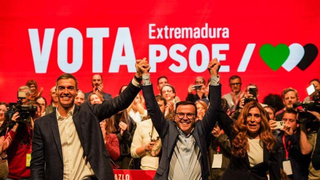Sánchez y Gallardo participan en el acto de cierre de campaña del PSOE en Villanueva de la Serena.
