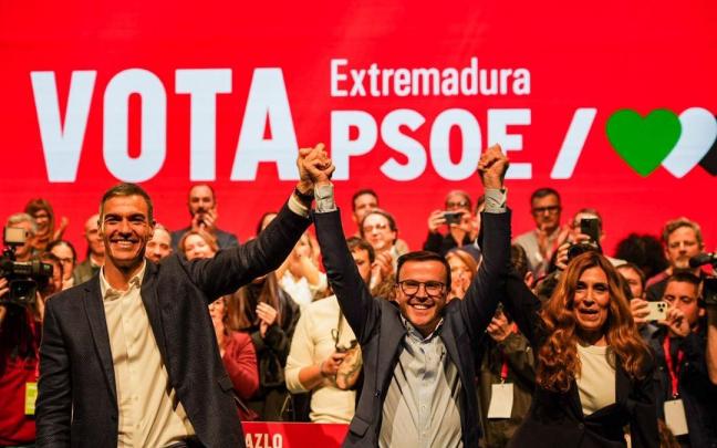 Sánchez y Gallardo participan en el acto de cierre de campaña del PSOE en Villanueva de la Serena.