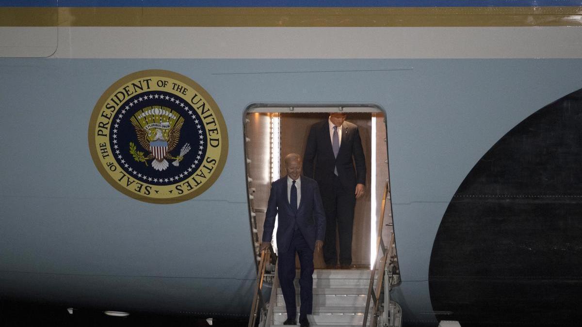El presidente estadounidense, Joe Biden, a su llegada a Belfast.