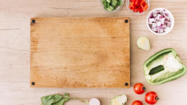 Las tablas de madera poseen propiedades antimicrobianas naturales.