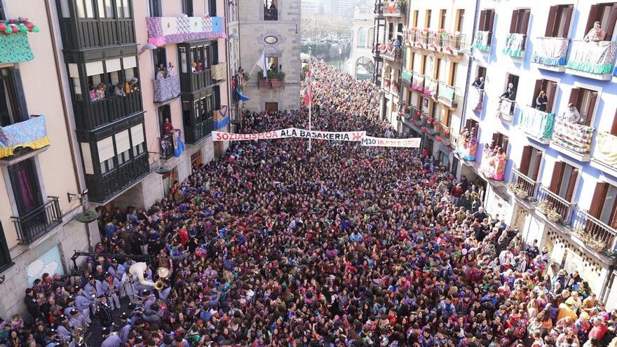 Multitudinario txupinazo en los Carnavales de Tolosa