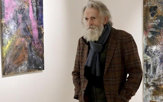 Juan Luis Goenaga en una exposición de su obra en la galería Ekain | Javi Colmenero - Noticias de Gipuzkoa