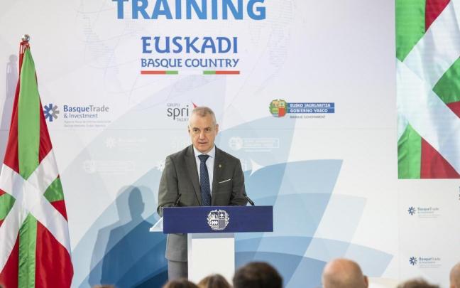 El lehendakari, Iñigo Urkullu, en el acto de reconocimiento de los 500 jóvenes que este año han logrado las becas Global Training. El lehendakari, Iñigo Urkullu, en el acto de reconocimiento de los 500 jóvenes que este año han logrado las becas Global Training.