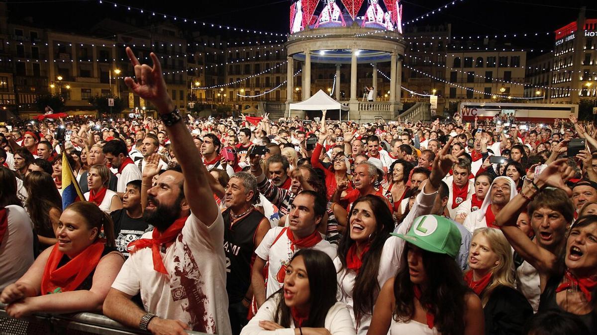 Concierto de Medina Azahara en la Plaza del Castillo.