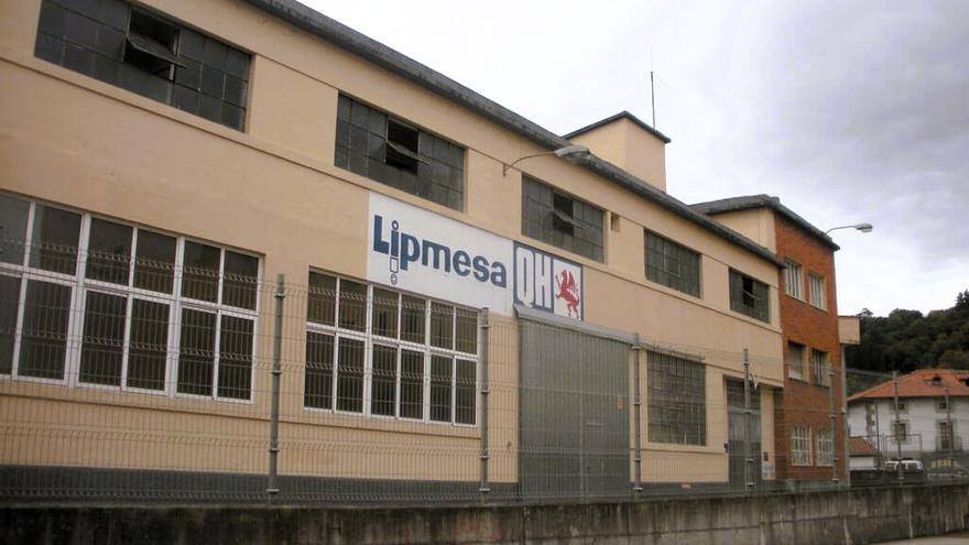 Edificio de la antigua fábrica Lipmesa en el barrio Areta de Laudio
