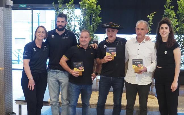 La carnicería Odriozola se hizo con la victoria en el concurso para elegir la mejor carne para hamburguesas de Azpeitia. / Aitor La carnicería Odriozola se hizo con la victoria en el concurso para elegir la mejor carne para hamburguesas de Azpeitia.