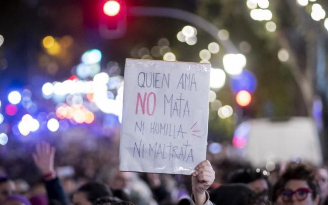 Una pancarta durante una concentración por el día de la Eliminación de la violencia contra las Mujeres.