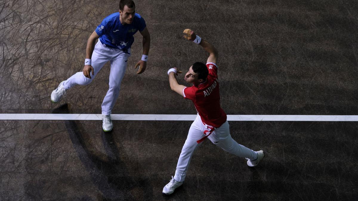 Altuna III vence a Laso en la liguilla de cuartos de final del Manomanista en el Navarra Arena de Iruñea.