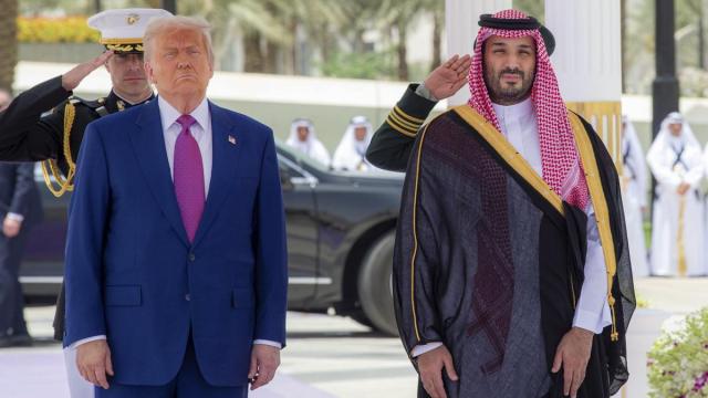 El presidente estadounidense, Donald Trump, es recibido por el príncipe heredero saudí, Mohammed bin Salman en la Corte Real del Palacio Al-Yamamah en Riad / EP El presidente estadounidense, Donald Trump, es recibido por el príncipe heredero saudí, Mohammed bin Salman en la Corte Real del Palacio Al-Yamamah en Riad