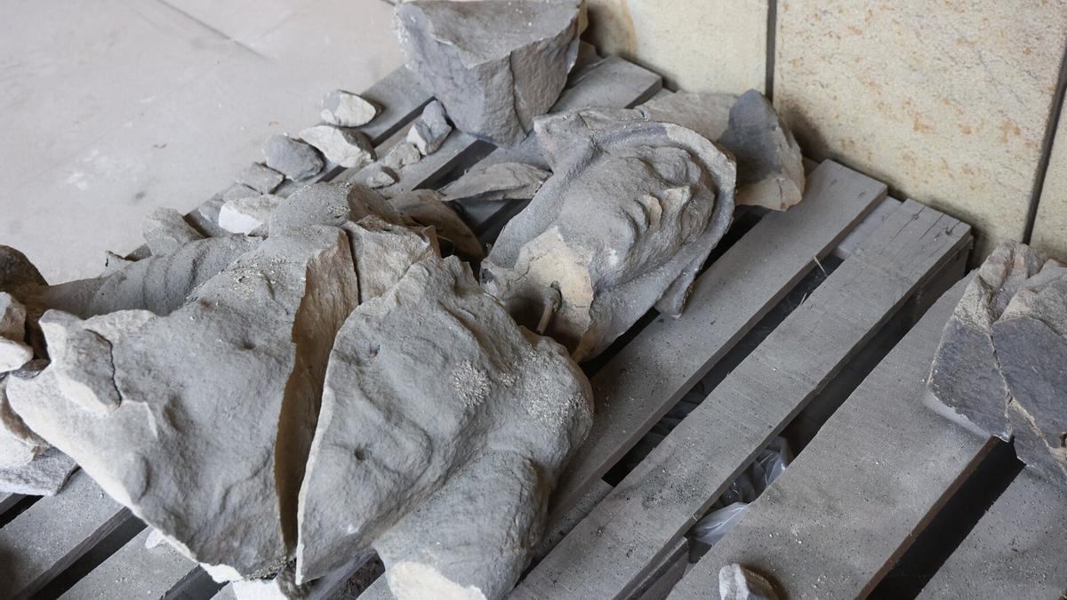 La escultura del guerrero fue destruida por un rayo en julio de 2025. Sus piezas se conservan para su posterior exposición, mientras tanto se trabaja ya en una reconstrucción facsimilar mediante tecnología 3D que permitirá devolver la silueta perdida al perfil de la universidad.