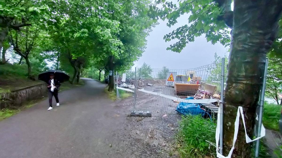 El aparcamiento utilizará el actual emplazamiento de los materiales de obra de la urbanización del barrio de Peñucas