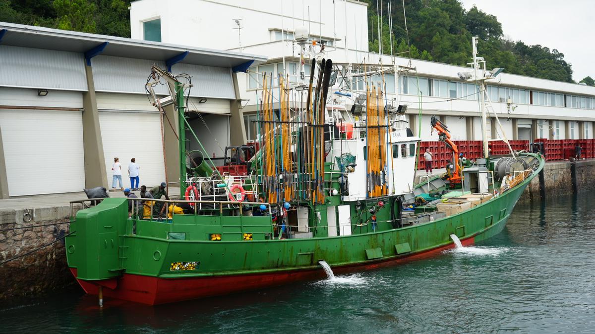 El proceso comienza a bordo de los propios barcos, donde ya se empieza a generar la información necesaria.