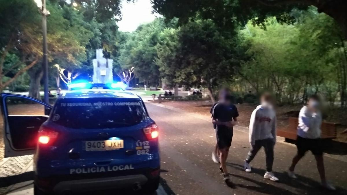 Imagen de un coche patrulla de la Policía Local de Santa Cruz de Tenerife.