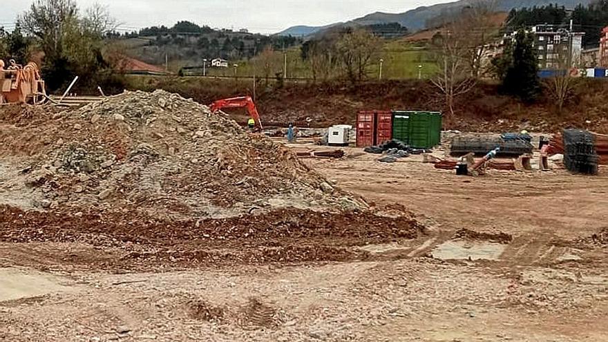 Obras para construir viviendas en la parcela de Eguzki Izarra.