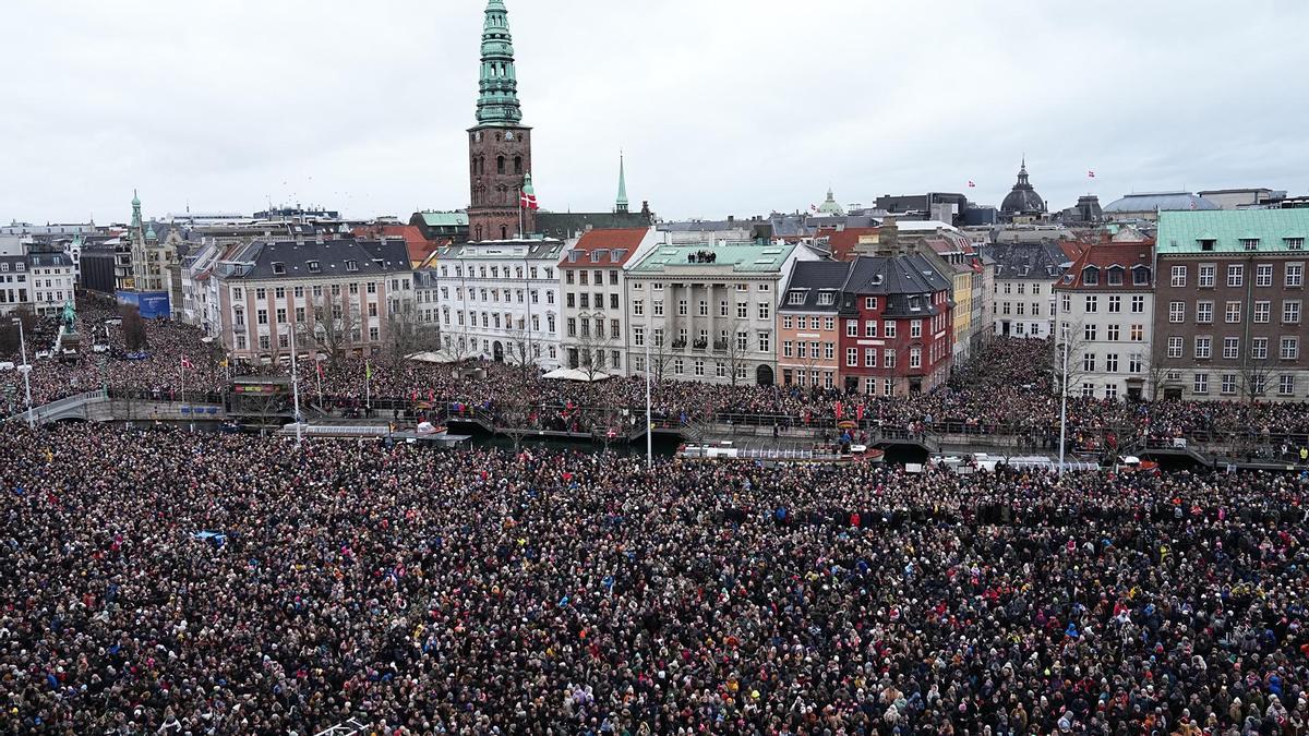 Miles de personas reunidas en el centro de Copenhague