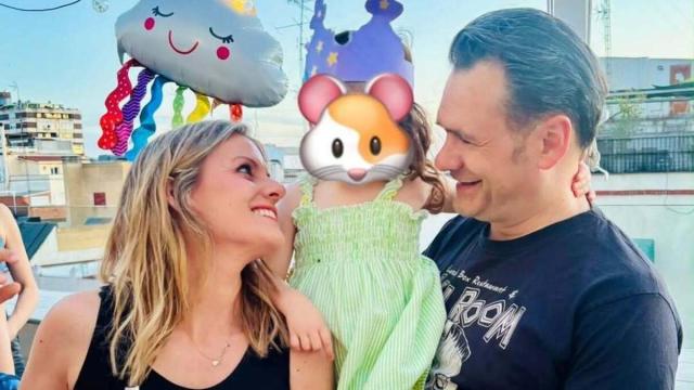 Iñaki López, Andrea Ropero y sus dos hijos, en una imagen de redes sociales