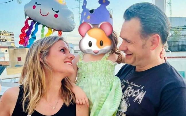 Iñaki López, Andrea Ropero y sus dos hijos, en una imagen de redes sociales