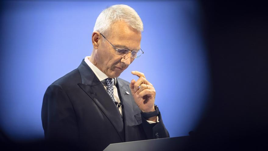 El presidente de Credit Suisse pide perdón ante la Junta de accionistas.
