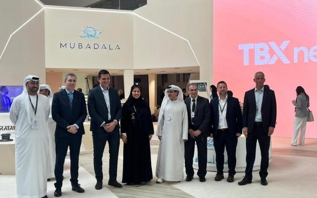 Representantes de Tubacex y Mubadala Investment Company.