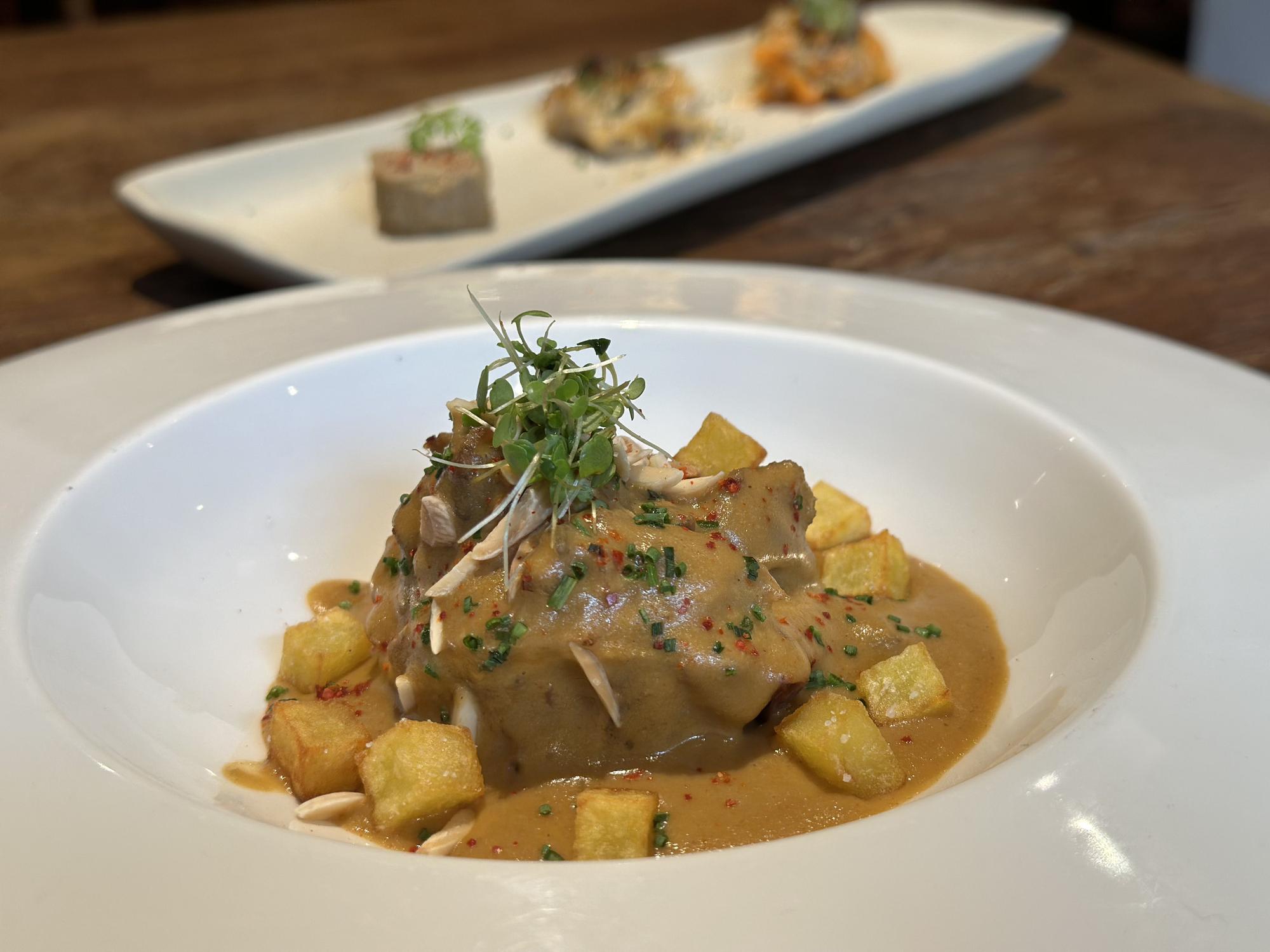 Oveja de Goizueta con sus guarniciones.