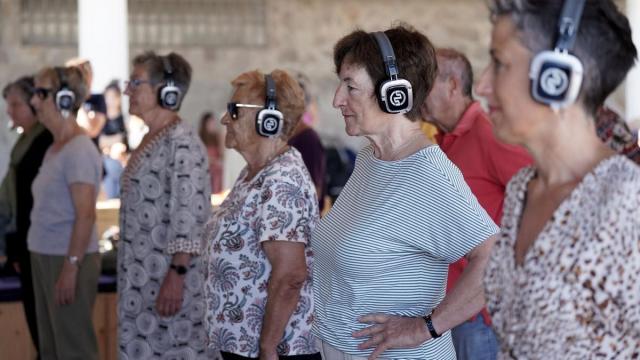 Participantes en uno de los talleres de Ongizatearen Plaza celebrado en Zarautz.