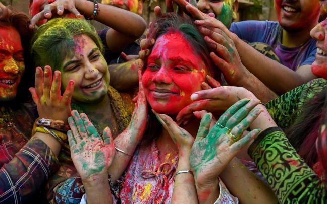 La India celebra Holi, el festival de los colores La India celebra Holi, el festival de los colores