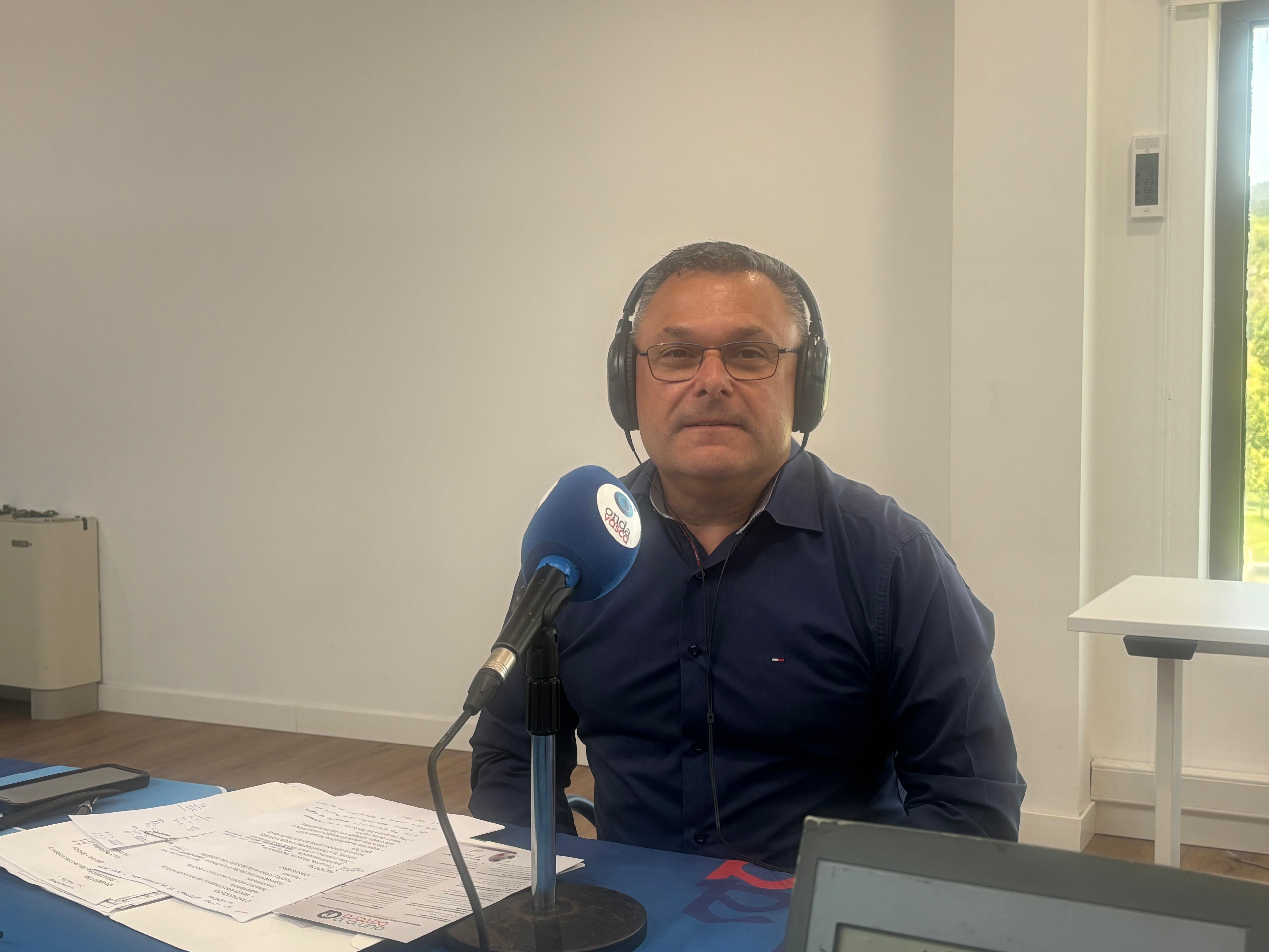 Carlos Gómez Vicandi, el candidato continuista para la Federación Vasca de Fútbol, ha sido entrevistado esta tarde en Onda Vasca