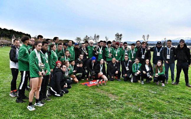 El club basauritarra ha vuelto de Santander con el campeonato por equipos campo a través y 25 medallas