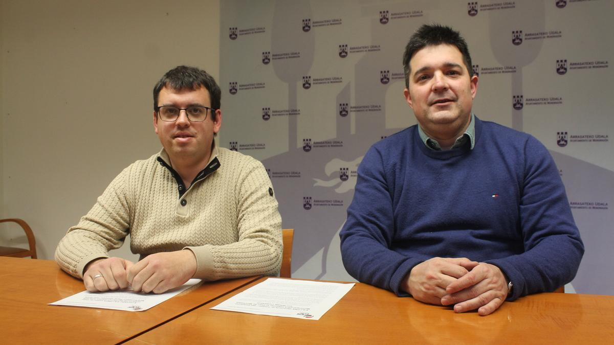 El portavoz del PNV, Ander Garay, y el edil Ibon Arrupe en la rueda de prensa de este martes.
