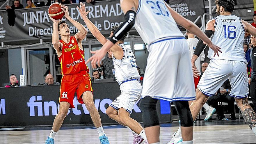 Álex Reyes, durante el partido de ayer ante Italia en Cáceres que supuso su debut como internacional. | FOTO: FEB