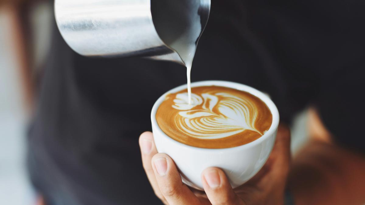 ¿Cuántos cafés, refrescos o bebidas energéticas puedo tomar al día, según los expertos?