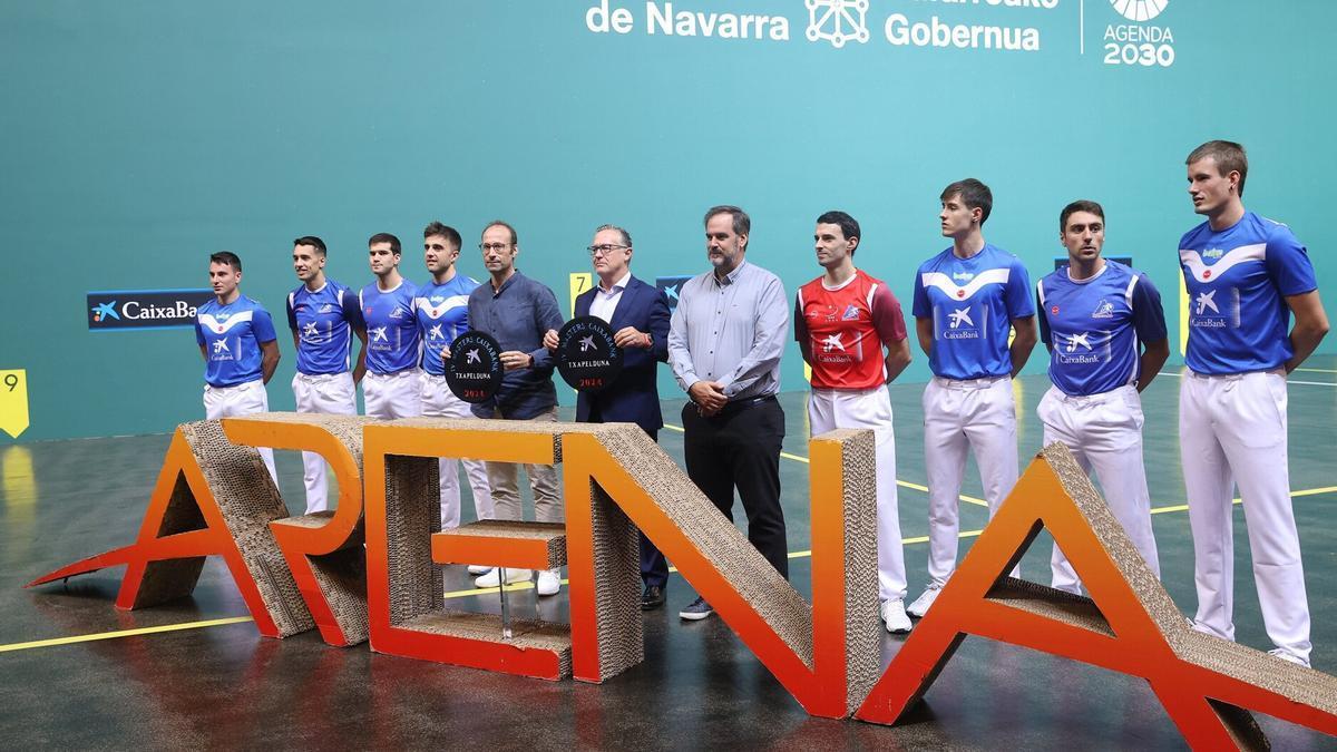 Imaz, Zabala, Zabaleta, Peña II, Altuna III, Iztueta, Peio Etxeberria y Mariezkurrena II, en la presentación de la fase final del Masters CaixaBank en el Navarra Arena.