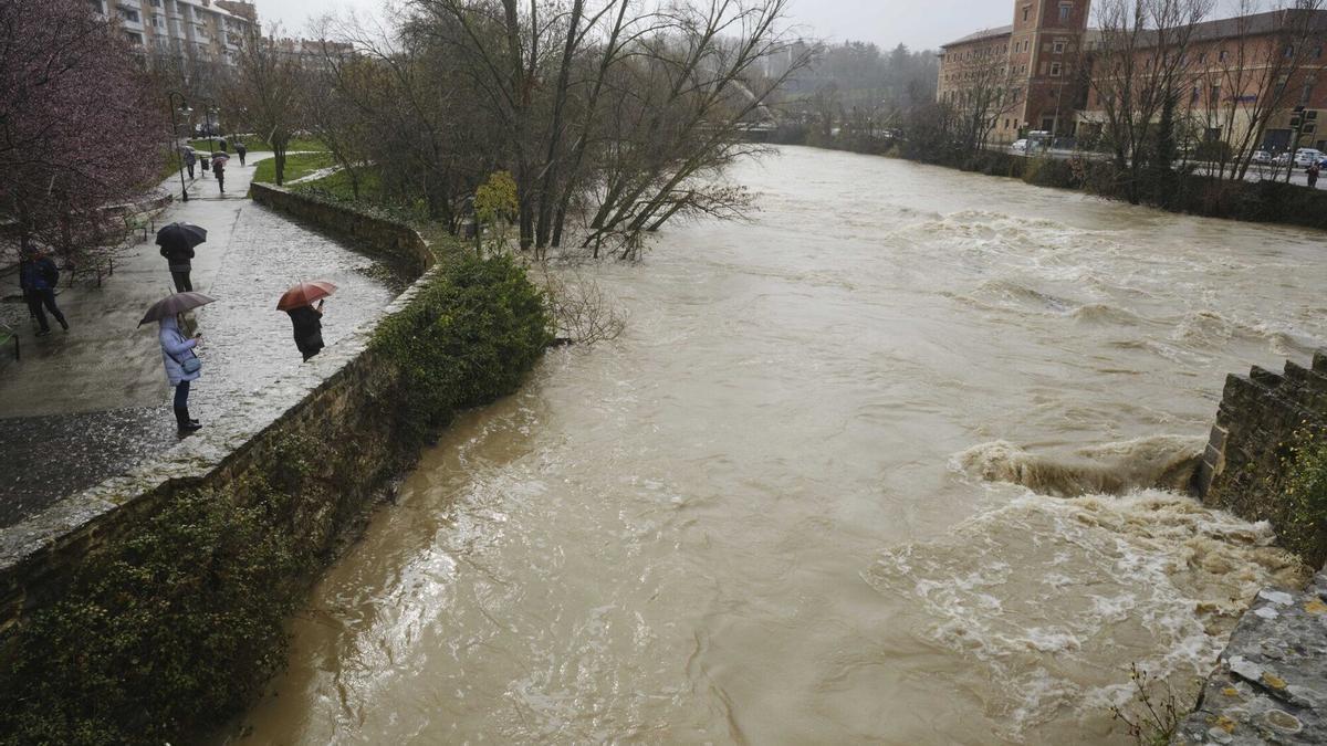 Imagen de una jornada lluviosa en Pamplona. Foto: Iban Aguinaga