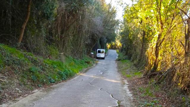 Las obras buscan ampliar la calzada para aumentar la seguridad y facilitar el cruce de vehículos.