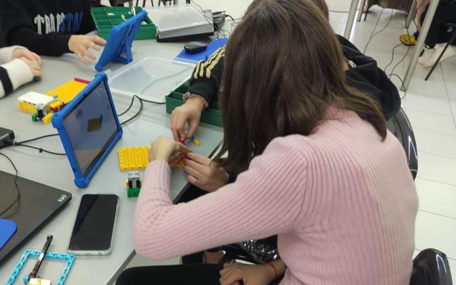 En el campus Tekno STEAM habrá que rsolver retos a través de la robótica educativa